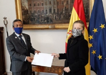 El nuevo embajador de Bangladesh en España presenta sus Copias de Estilo