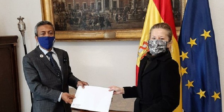 El nuevo embajador de Bangladesh en España presenta sus Copias de Estilo