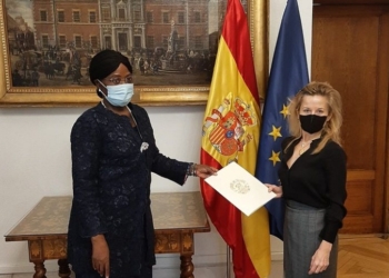 La nueva embajadora de Mozambique en España presenta sus Copias de Estilo