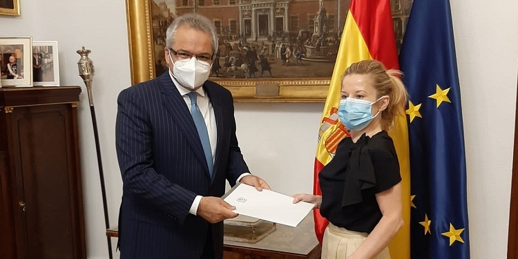 El nuevo embajador de Pakistán presenta sus Copias de Estilo