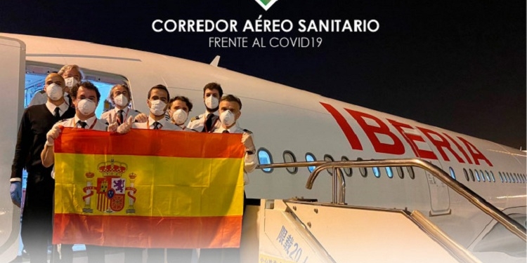 El corredor aéreo sanitario de Iberia ha traído casi 37 millones de mascarillas a España