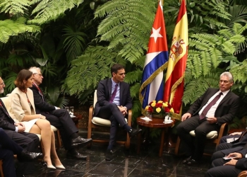 Borrell viaja a Cuba con la incógnita de si habrá o no visita de los Reyes