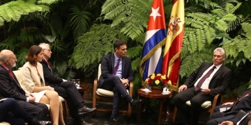 Borrell viaja a Cuba con la incógnita de si habrá o no visita de los Reyes