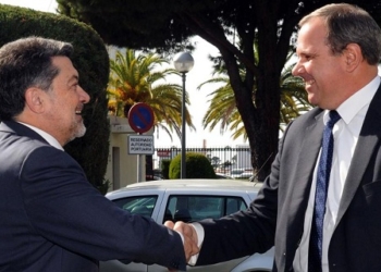 El embajador de Cuba estrecha relaciones con el puerto de Huelva