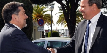 El embajador de Cuba estrecha relaciones con el puerto de Huelva