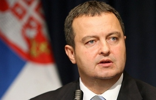 Dastis recibe a su homólogo serbio a su regreso de Rusia