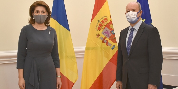 El ministro de Justicia y la embajadora de Rumanía abordan la cooperación judicial
