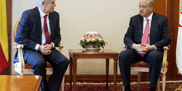 Buteflika invita a Felipe VI a visitar Argelia a finales de este año