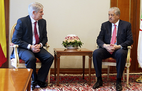 Buteflika invita a Felipe VI a visitar Argelia a finales de este año