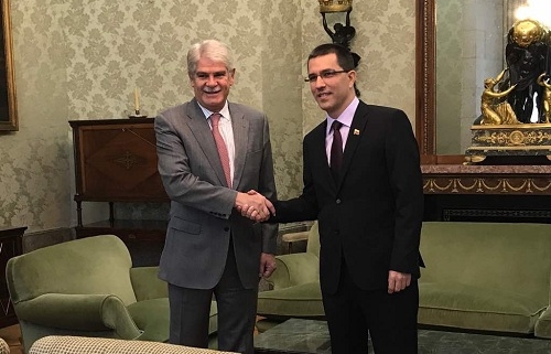 Dastis defiende ante su colega venezolano un proceso de diálogo «con garantías»