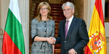 Dastis agradece el “mensaje tranquilizador” de su colega belga sobre Cataluña