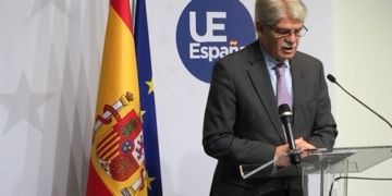 Dastis: “No podía quedar sin reacción el uso de armas químicas en Siria”