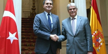 Excarcelan a un opositor a Erdogan durante la visita de un ministro turco