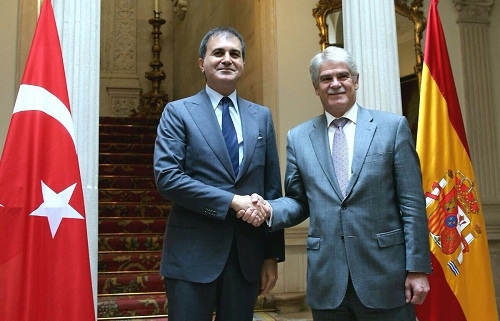 Excarcelan a un opositor a Erdogan durante la visita de un ministro turco