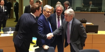 Dastis dice que las sanciones europeas a Maduro pretenden «incentivar el diálogo»