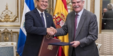 España ofrece su “experiencia y ayuda” al nuevo diálogo nacional de El Salvador