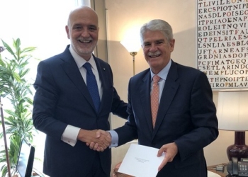 El Gobierno niega cualquier criterio político en la designación de embajadores