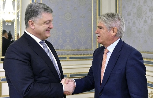 El PSOE pide que España aporte la experiencia de la Transición a Ucrania