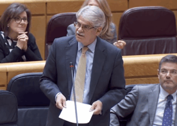 Dastis pide a Puigdemont que deje de “ahondar el descrédito de Cataluña en la UE”
