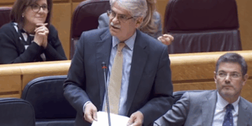 Dastis pide a Puigdemont que deje de “ahondar el descrédito de Cataluña en la UE”