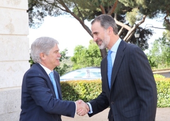 Dastis, único miembro del Gobierno saliente en el Patronato de Elcano