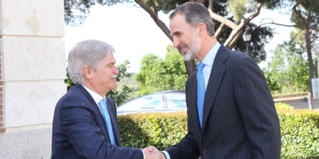 Dastis, único miembro del Gobierno saliente en el Patronato de Elcano