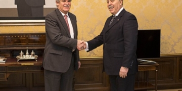 Dastis viaja a Túnez para recuperar el terreno perdido