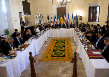 El Rey y Sánchez abordan con los líderes centroamericanos la crisis migratoria de la región