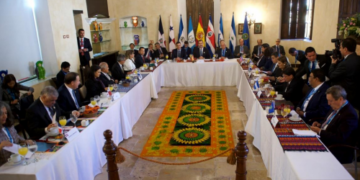 El Rey y Sánchez abordan con los líderes centroamericanos la crisis migratoria de la región