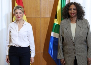 Díaz se reúne con la embajadora de Sudáfrica para apoyar la iniciativa contra Israel ante la CIJ