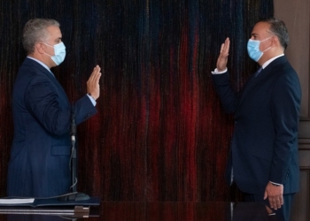 El nuevo embajador de Colombia jura su cargo ante Duque en vísperas del viaje de González Laya