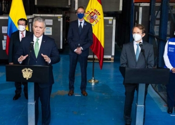 Colombia recibe un millón de vacunas de España en vísperas de la visita de Duque