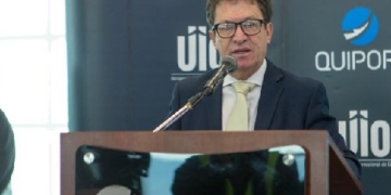 El embajador de Ecuador inaugura la nueva ruta aérea entre Madrid y Quito