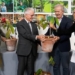 Ecuador entrega al Jardín Botánico la primera planta de cacao “fino aroma”