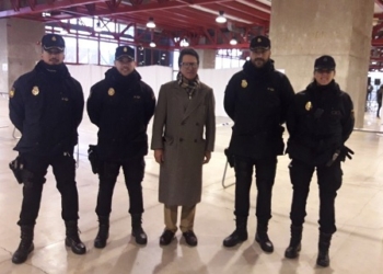 Los ecuatorianos en España rechazan las propuestas ‘anti Correa’ en la consulta