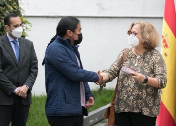 España concede los primeros visados a agricultores ecuatorianos para trabajar en Huelva