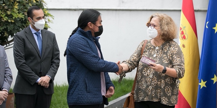 España concede los primeros visados a agricultores ecuatorianos para trabajar en Huelva