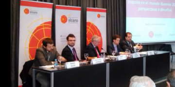 Elcano prevé “más pluralidad y más Parlamento” en la nueva acción exterior