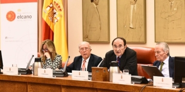 Oreja, Piqué y Jiménez defienden el consenso en una “política exterior de Estado”