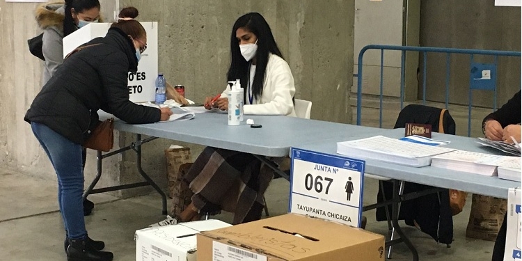 Casi 180.000 ecuatorianos votarán desde España en la segunda vuelta presidencial