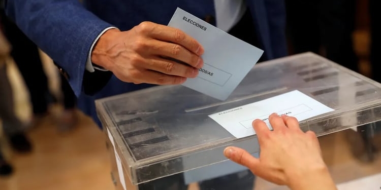 El PSOE llega a las elecciones con todos sus feudos en peligro y el PP no se libra de Vox