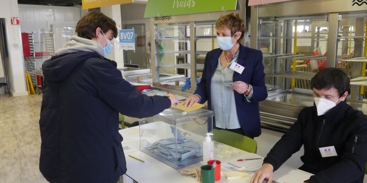 Macron arrasa entre la diáspora francesa en España y Le Pen se queda en un 3,5%