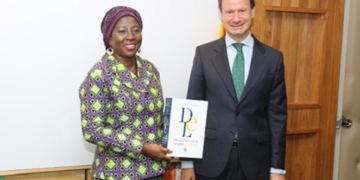 España dona 2.300 diccionarios de lengua castellana a Costa de Marfil