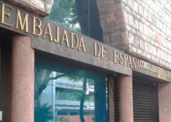 Sumar propone la recuperación del procedimiento de asilo a través de Embajadas y Consulados