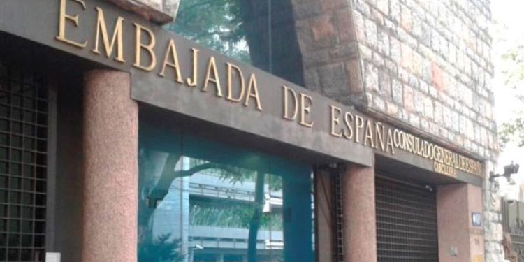 Sumar propone la recuperación del procedimiento de asilo a través de Embajadas y Consulados