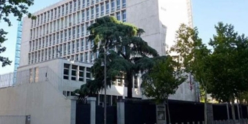 Albares y Robles forzaron la expulsión de al menos dos espías de EEUU por sobornar a agentes del CNI