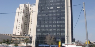 El Gobierno dota de vehículos blindados a las Embajadas en Israel, Haití y Ecuador