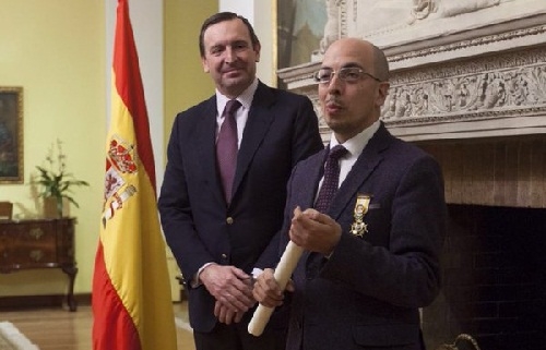 España concede la Orden de Isabel la Católica al escritor mexicano Jorge Volpi