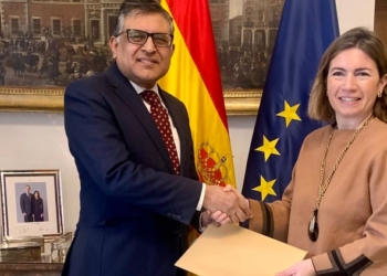 El nuevo embajador de Pakistán presenta sus Copias de Estilo