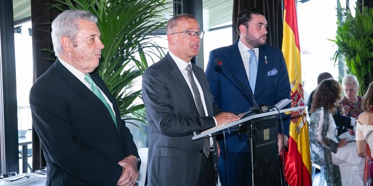 Homenaje de la Nobleza de Asturias al embajador de Chequia